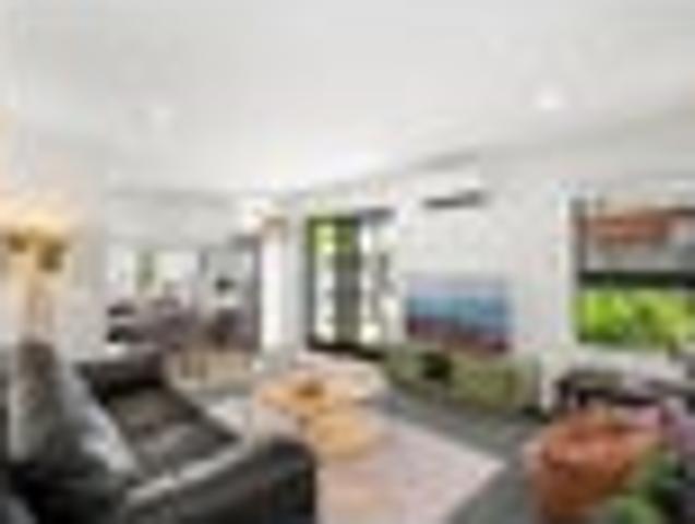 Townhouse for rent in Heathcote, Canterbury