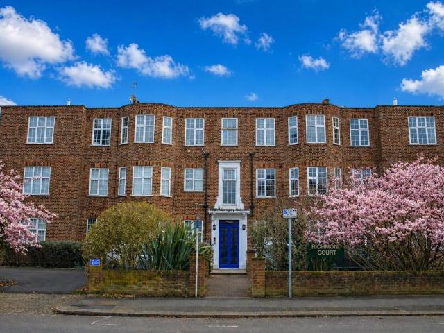 House for rent in London Borough of Merton, Raynes Park
