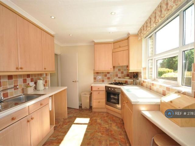 Apartment for rent in Lower Halliford, Surrey