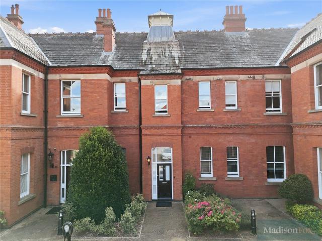 Apartment for rent in Fairlop, Greater London