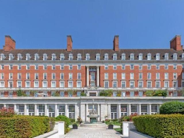 House for sale in Deepcut, Surrey