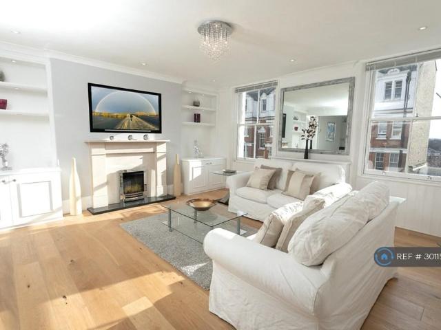Apartment for rent in St Margarets, Greater London
