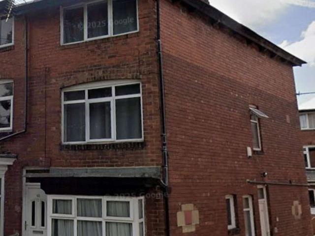 Room for rent in Hyde Park, West Yorkshire