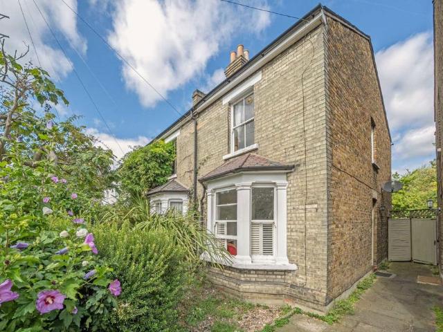 House for rent in Royal Borough of Kingston upon Thames, Greater London