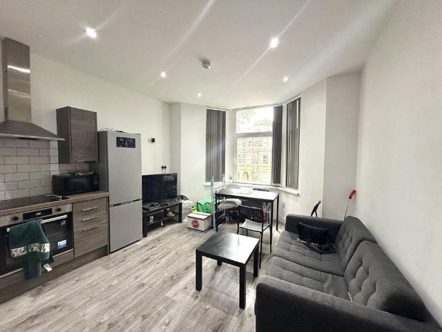 House for rent in Plasnewydd, Falcon Lodge