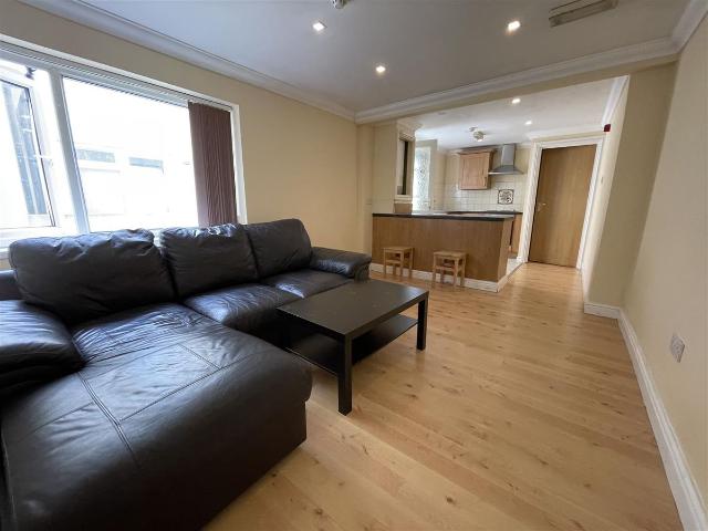 Apartment for rent in Plasnewydd, Falcon Lodge
