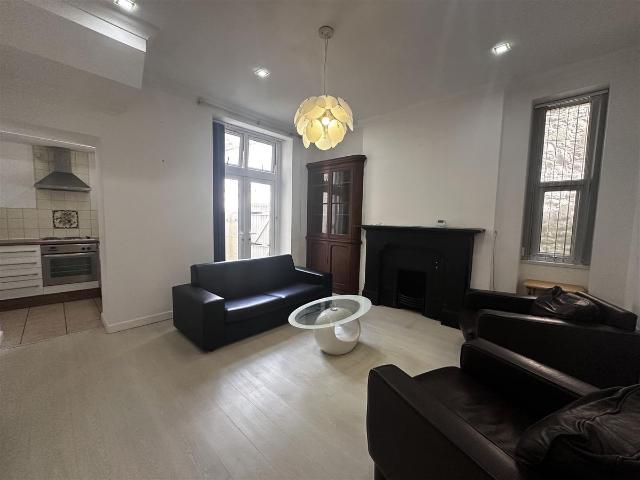 Apartment for rent in Plasnewydd, Falcon Lodge