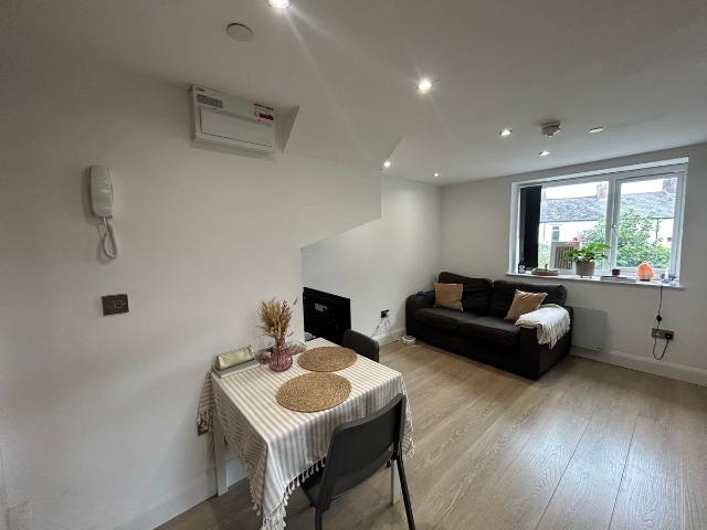 House for rent in Plasnewydd, Falcon Lodge