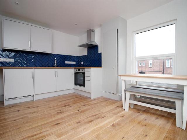Apartment for rent in Plasnewydd, Falcon Lodge
