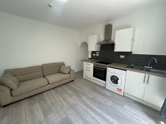 Apartment for rent in Plasnewydd, Falcon Lodge