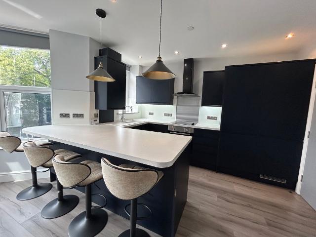 House for rent in Plasnewydd, Falcon Lodge