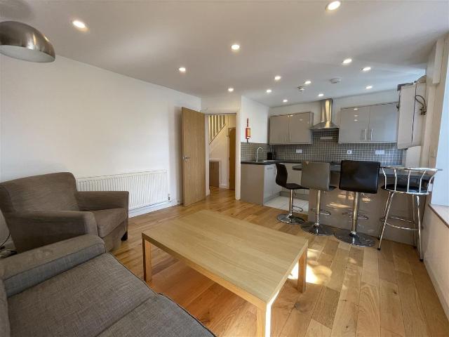 House for rent in Plasnewydd, Falcon Lodge