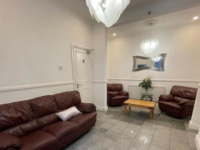 House for rent in Plasnewydd, Falcon Lodge