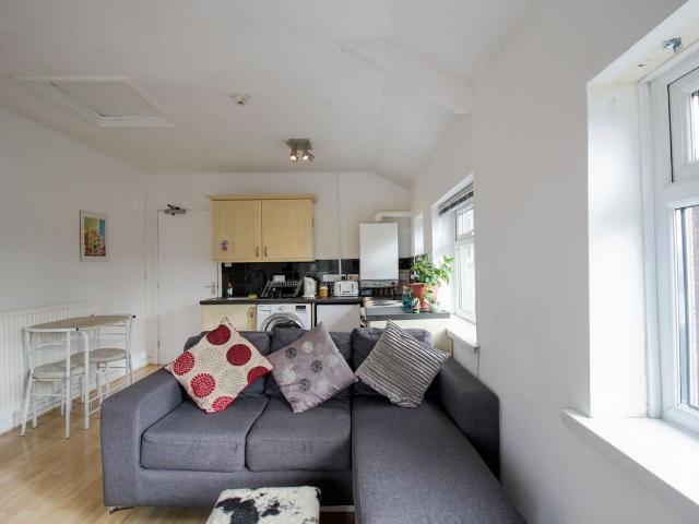 Studio for rent in Plasnewydd, Cardiff