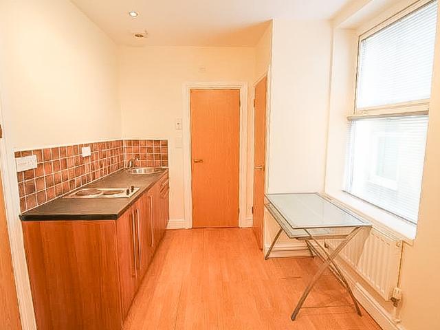 Studio for rent in Plasnewydd, Falcon Lodge