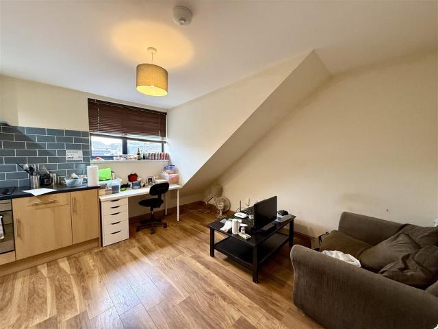 Apartment for rent in Plasnewydd, Falcon Lodge