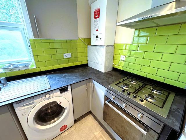 Apartment for rent in Loxford, Seven Kings