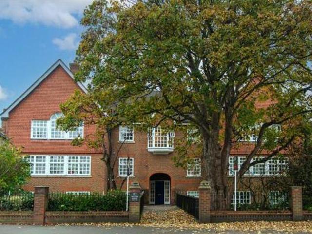 House for sale in Kingston Upon Thames, Greater London