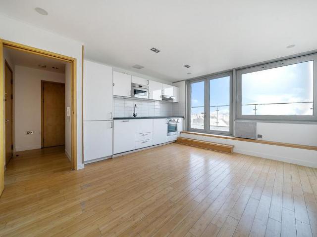 Apartment for rent in Norbiton, Greater London
