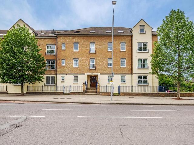 Apartment for rent in Norbiton, Greater London