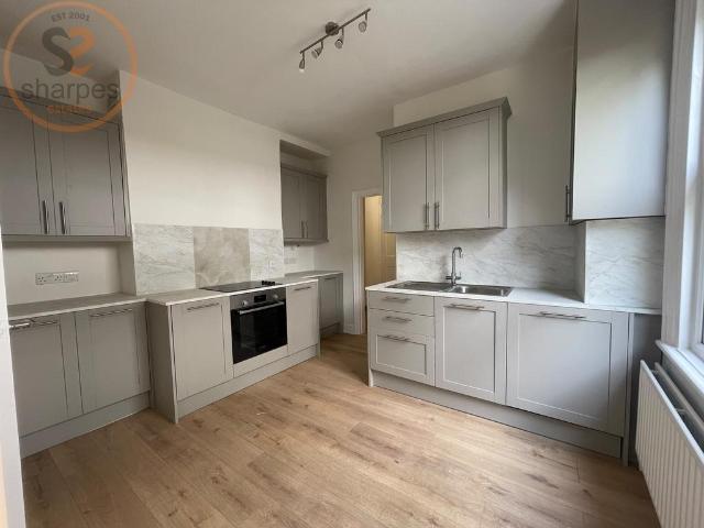 Apartment for rent in London Borough of Merton, Raynes Park