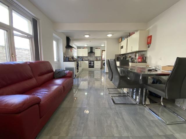 House for rent in Plasnewydd, Falcon Lodge