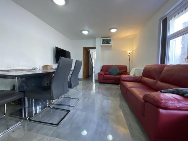 House for rent in Plasnewydd, Falcon Lodge