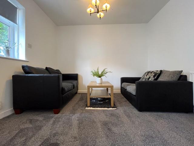 House for rent in Plasnewydd, Falcon Lodge