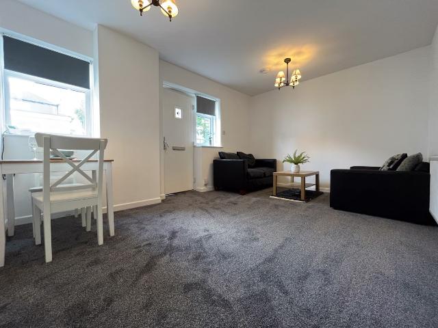 House for rent in Plasnewydd, Falcon Lodge