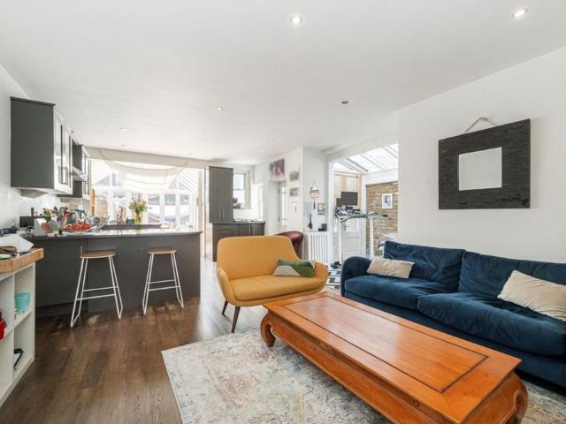 Apartment for rent in St Margarets, Greater London