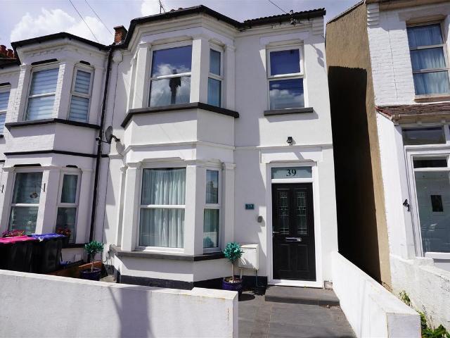 House for rent in Alton Barnes, Essex