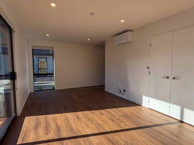Townhouse for rent in Heathcote, Canterbury
