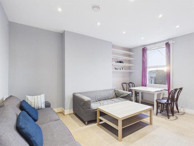 Apartment for rent in Brook Green, Greater London