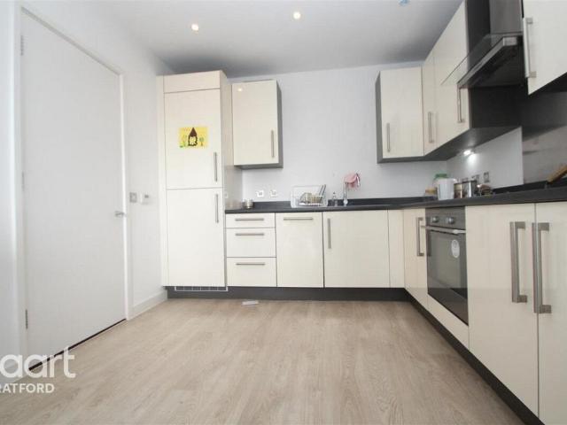 Apartment for rent in Mill Meads, Greater London