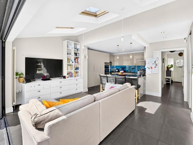 Apartment for rent in London Borough of Ealing, Greater London