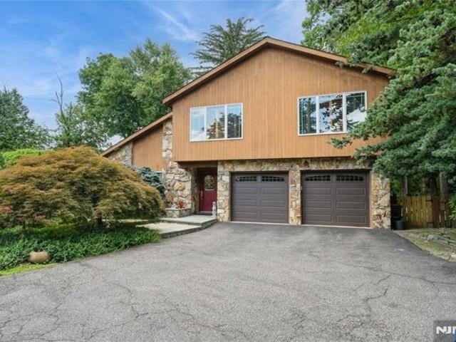 House for sale in Hillsdale