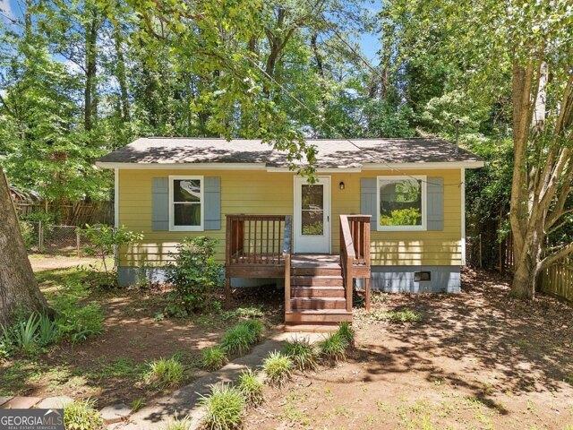 House for sale in Pine Lake