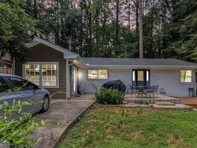 House for sale in Pine Lake House for sale in Pine Lake