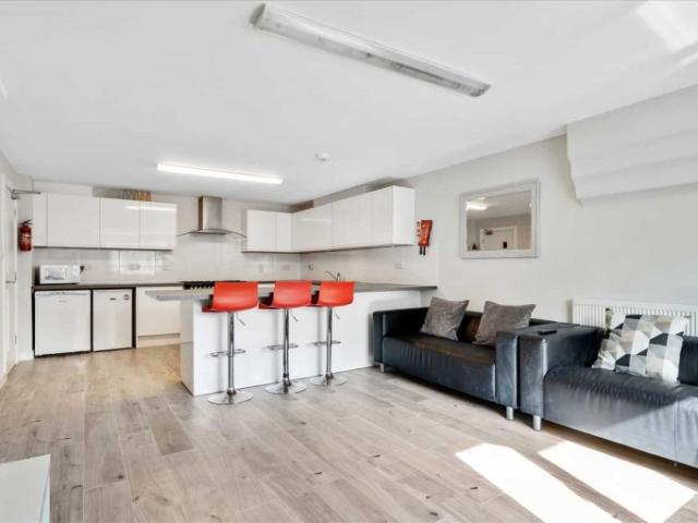Room for rent in Pennycomequick, Mount Wise