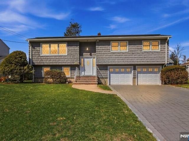 House for sale in Cedar Grove, New Jersey