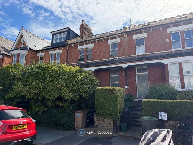 Apartment for rent in Ferme Park, Greater London