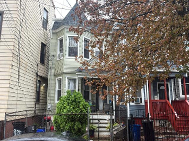 House for sale in Newark, Essex County