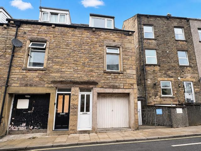 House for rent in Bulk, Bare