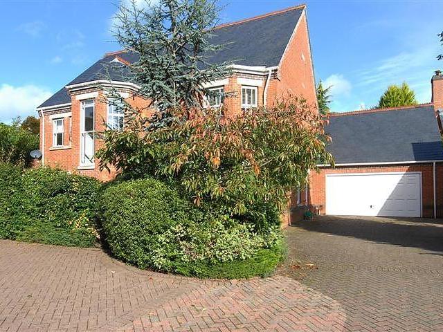 House for rent in Row Town, Surrey