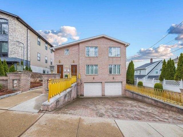 House for sale in Ridgefield, New Jersey