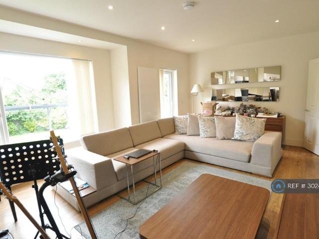 House for rent in London Borough of Barnet, Greater London