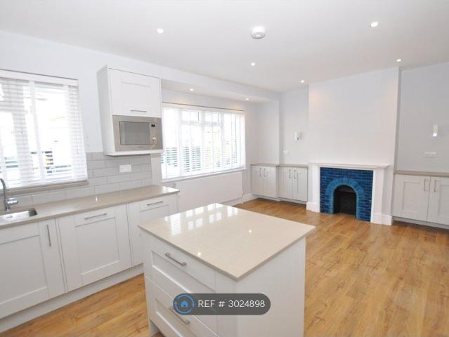 House for rent in London Borough of Barnet, Greater London