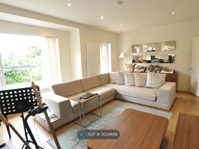 House for rent in Woodside Park, Greater London