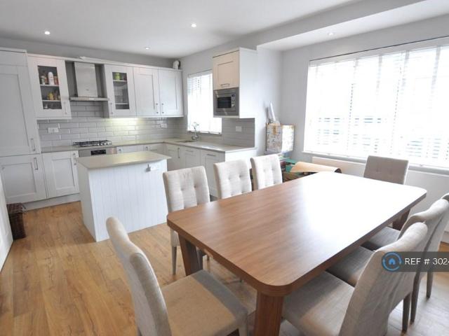 House for rent in Woodside Park, Greater London