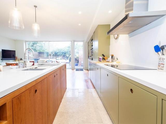 House for rent in London Borough of Merton, Raynes Park